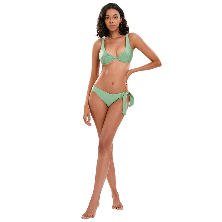 Douze bikinis taille haute pour réorganiser votre garde-robe de plage pour l'été